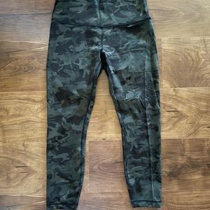 Camo full length athletic leggings.